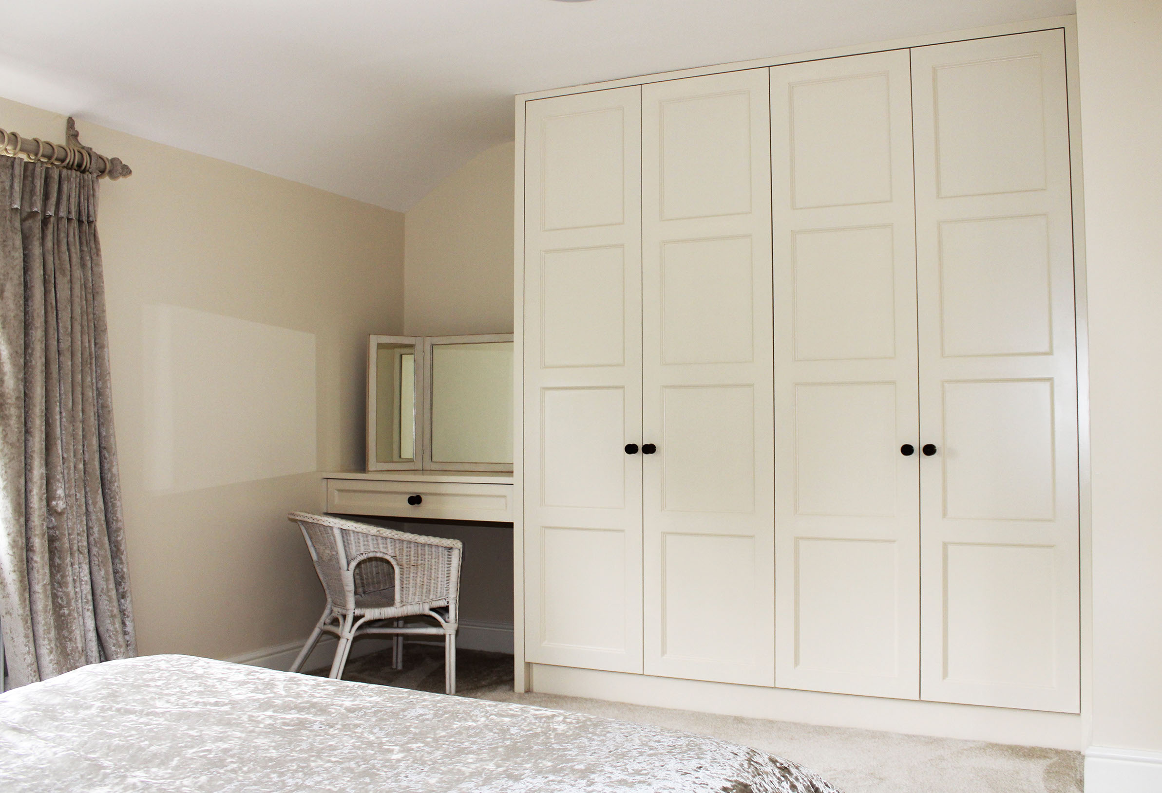 White fitted wardrobes, made to measure